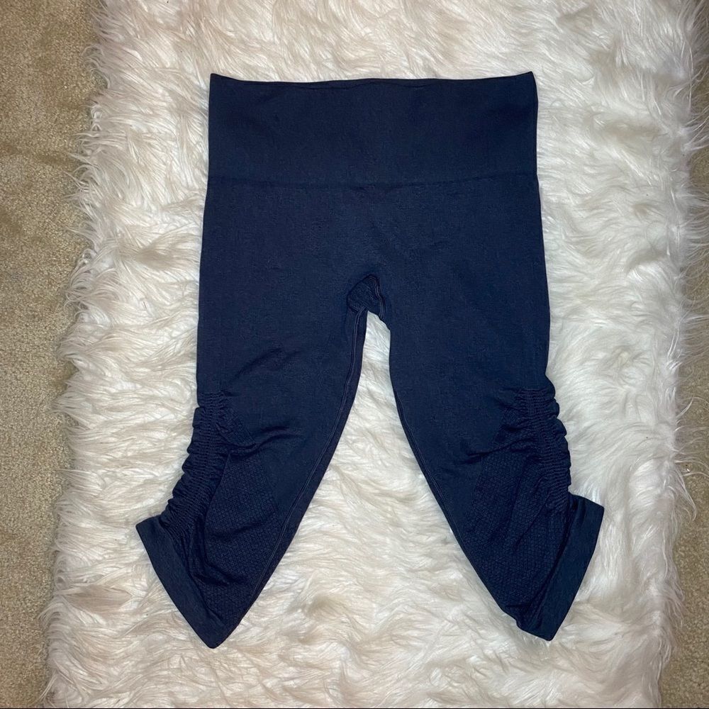 Lululemon In the Flow Crop II - Picture 4 of 12